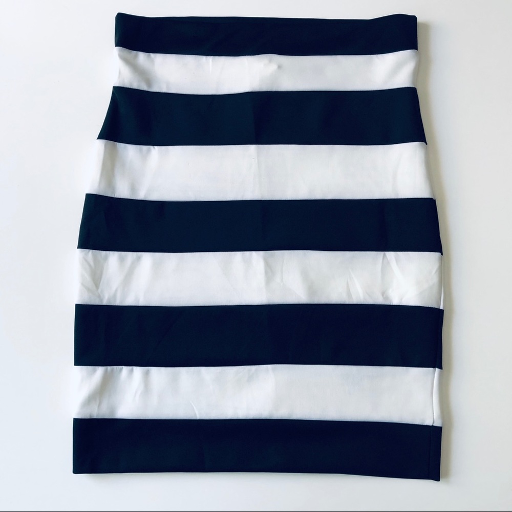 Toto size L Black and white stretch skirt